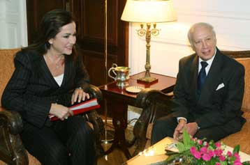 Προβληματισμός Νίμιτς για τη μετονομασία του αεροδρομίου των Σκοπίων