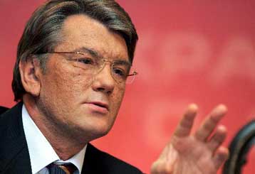 «Μαχαίρι» στις εξουσίες του Β.Γιουστσένκο από παλιούς εχθρούς και …παλιούς φίλους