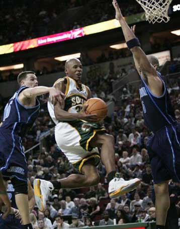 «Καυτά εξάσφαιρα» Νοβίτσκι και Αλεν σε νίκες-θρίλερ για Μάβερικς και Σόνικς