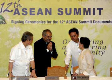 Στενότερους δεσμούς φιλοδοξούν να αναπτύξουν οι χώρες της ASEAN