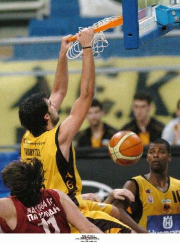 Μίλησε ο αρχηγός το τελευταίο πεντάλεπτο και η ΑΕΚ 79-73 την ΑΕΛ