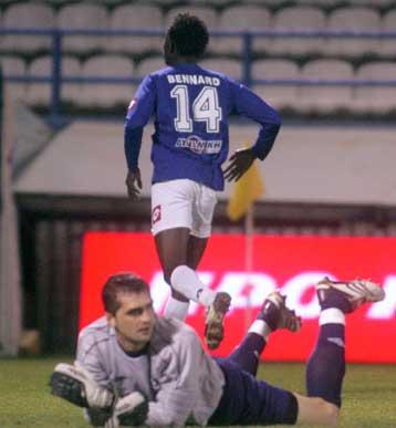 Περίπατο έκανε το Αιγάλεω με 2-0 επί του Απόλλωνα Καλαμαριάς