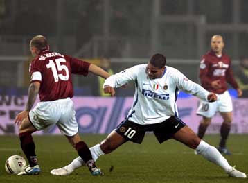 Η Ίντερ νίκησε στο Τορίνο αλλά ανησυχεί για τον Αντριάνο