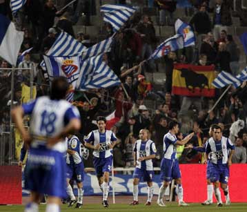 Ευκαιρία για τη Σεβίλη μετά την ήττα της Μπαρτσελόνα με 3-1 από την Εσπανιόλ