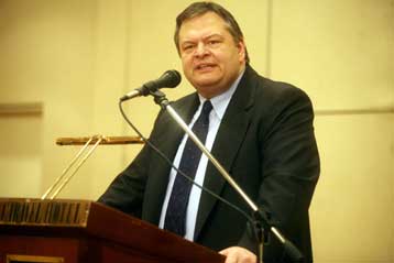 Η στάση μου για το άρθρο 16 εξασφαλίζει τη συσπείρωση στο ΠΑΣΟΚ, λέει ο Ευ.Βενιζέλος