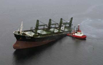 Επιχείρηση περιορισμού διαρροής πετρελαίου από φορτηγό πλοίο στη Νορβηγία