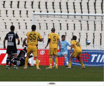 Ανατροπή, αυτογκόλ και παρολίγο διακοπή στη νίκη της ΑΕΚ επί του ΟΦΗ