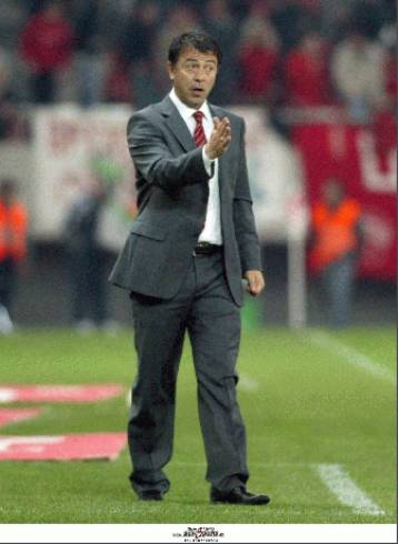 Θέλουμε δουλειά παραδέχεται ο Λεμονής, τον οποίο έχει βαρεθεί να… βλέπει ο Λίνεν