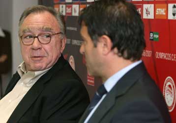 Χωρίς ημερομηνία λήξης ο Λεμονής σύμφωνα με τον Κόκκαλη, που λέει όχι σε άλλες μεταγραφές