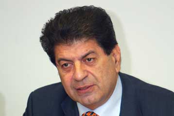 Δεν «βλέπει» εκλογές, τουλάχιστον πριν από το Συνέδριο, ο Λ.Ζαγορίτης