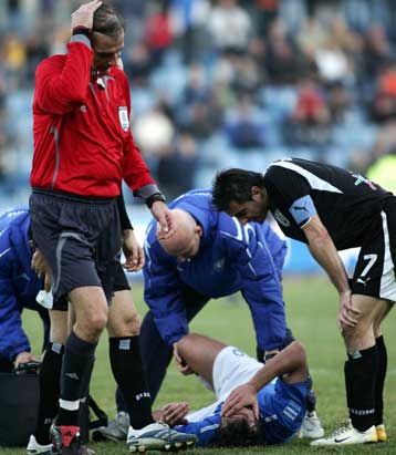 Χαρά για τη νίκη, προβληματισμός για τον τραυματισμό του Πουρσανίδη στον Ηρακλή