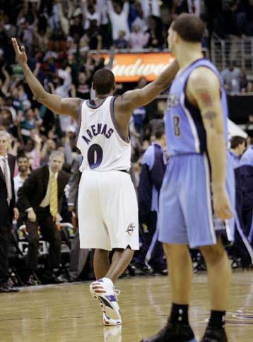 Χύθηκε… αίμα στην Αρίνα(ς) της Ουάσινγκτον, 114-111 οι Ουίζαρντς τους Τζαζ