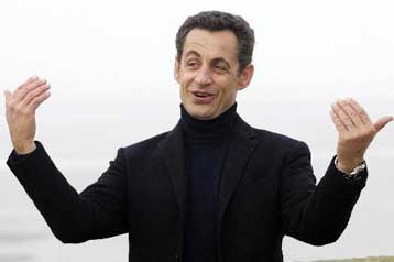 «Πυρά» για τη στάση του έναντι της Τουρκίας δέχεται ο Σαρκοζί από την Κομισιόν