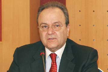 Παραιτήθηκε ο διευθύνων σύμβουλος της ΔΕΗ Δημήτρης Μανιατάκης