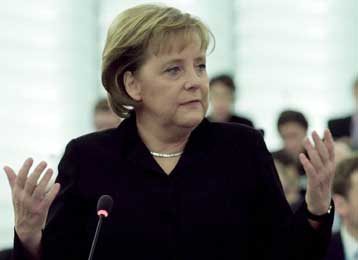 «Ιστορικό λάθος» η μη υιοθέτηση του Ευρωσυντάγματος, δηλώνει η Ανγκελα Μέρκελ
