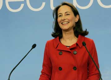 Νέο δημοψήφισμα για το Ευρωσύνταγμα επιθυμεί, εφόσον εκλεγεί, η Σ.Ρουαγιάλ