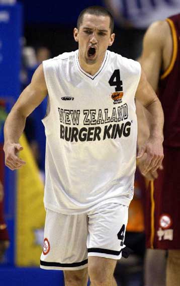 Και με τη… βούλα αντικαταστάτης του Κρις Τόμας στο Μαρούσι ο Μαρκ Ντίκελ