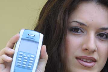 Υπερδιπλάσια κέρδη για την Sony Ericsson το δ τρίμηνο 2006