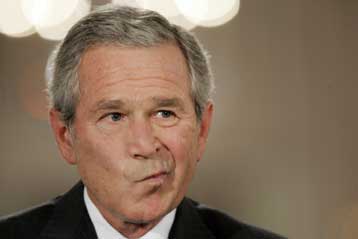 Αλλαγή στρατηγικής από τον Μπους στο θέμα των τηλεφωνικών παρακολουθήσεων