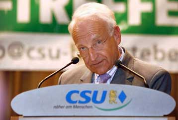 Υποκύπτει στις πιέσεις και προαναγγέλλει παραίτηση ο Βαυαρός ηγέτης Εντ.Στόιμπερ