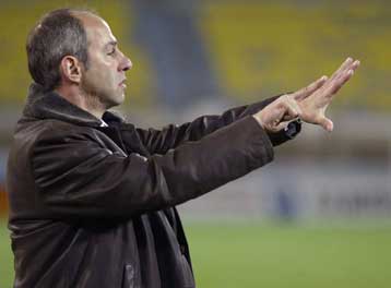 Δεξί μέσο και επιθετικό θέλει ο Μάουρερ για τον ΟΦΗ