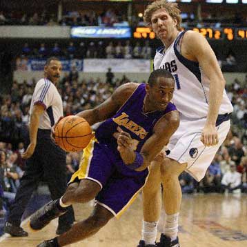 Ούτε οι Λέικερς σταμάτησαν τους Μάβερικς, 114-95 και συνεχίζουν ακάθεκτοι