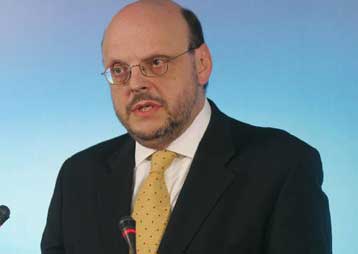 Δεν προωθούμε την πλήρη άρση του πανεπιστημιακού ασύλου, λέει η κυβέρνηση