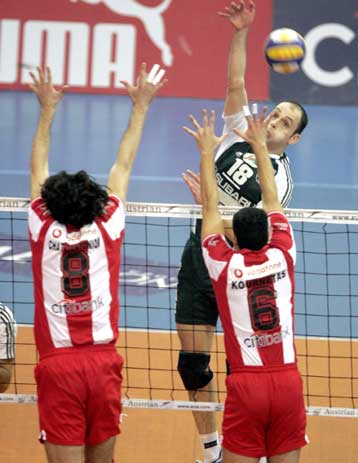 Στη σκιά του κυριακάτικου «αιώνιου» ντέρμπι τέσσερις αγώνες της 11ης αγωνιστικής