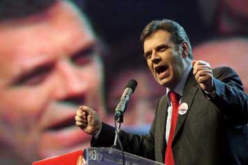 «Όχι» σε ανεξάρτητο Κόσοβο φωνάζει ο Κοστούνιτσα δύο μέρες πριν από τις εκλογές