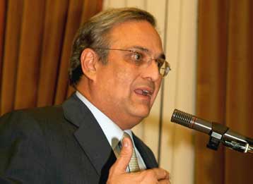 Μόνη αρμόδια για το καρτέλ γάλακτος η Επιτροπή Ανταγωνισμού, λέει ο Γ.Παπαθανασίου