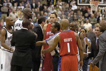 «Αταξίες» από Γκαρνέτ και ΜακΝτάις στο συγκλονιστικό Ντιτρόιτ-Μινεσότα 104-98