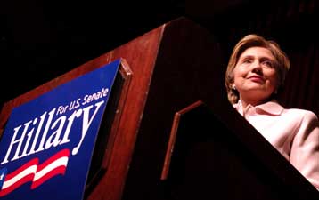 Στη… διερευνητική μάχη για το Λευκό Οίκο μπήκε επισήμως και η Χίλαρι Κλίντον