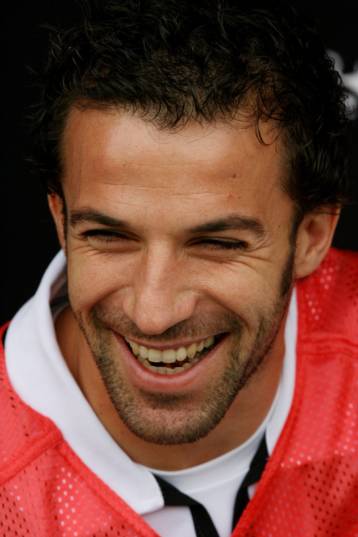 Η Γιουβέντους 4-2 την Μπάρι και οδηγεί την κούρσα μετά την απώλεια της Νάπολι