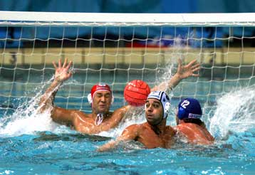 Παραμένει στο… τιμόνι ο Ολυμπιακός, μεγάλη νίκη του Παναθηναϊκού επί της Χίου