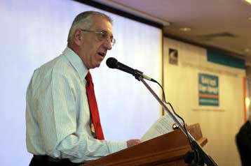 Επιμένει στον περιορισμό των διαδηλώσεων o Νικήτας Κακλαμάνης