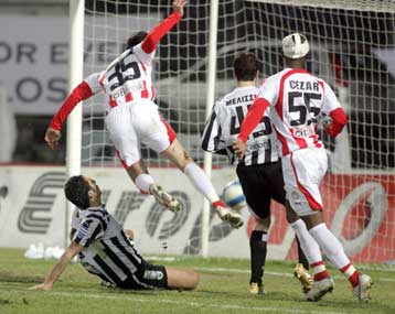 Δεν έκανε… Τούμπα ο Ολυμπιακός και διατήρησε το +6 από την ΑΕΚ