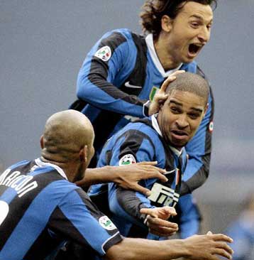 Η Ίντερ συνεχίζει και διευρύνει τη διαφορά της από τη Ρόμα, στο «0» Λάτσιο και Μίλαν