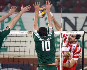 Ο Παναθηναϊκός 3-0 σετ τον Ολυμπιακό και ξέφυγε στην κορυφή