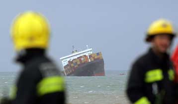 Διαρροή καυσίμων σε βρετανικό πλοίο που μετέφερε κοντέινερ