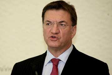 «Η κυβέρνηση χρησιμοποιεί τους κουκουλοφόρους» δηλώνει ο Πέτρος Ευθυμίου