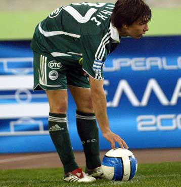 O νεαρός Νίνης προκαλεί το ενδιαφέρον και εκτός συνόρων