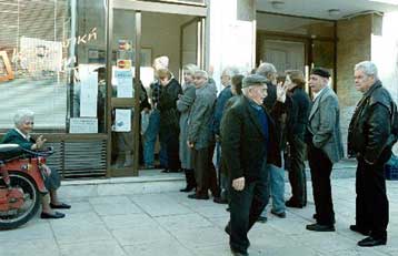 Σε «συναγερμό» οι επαγγελματοβιοτέχνες εν μέσω φόβων για μείωση συντάξεων