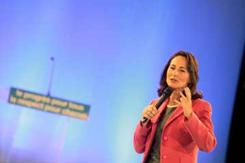 Σεγκολέν Ρουαγιάλ σε ρόλο… Σαρλ ντε Γκολ προκαλεί δυσφορία στην καναδική κυβέρνηση