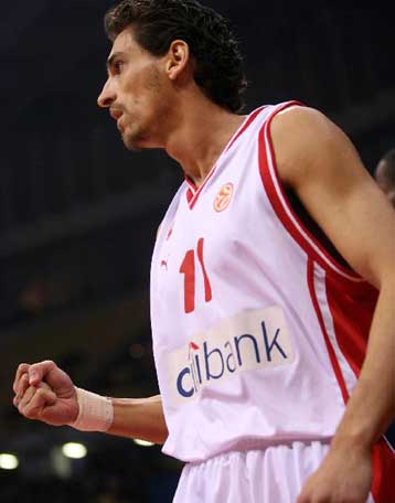 Αναχώρησε για τη Μόσχα και τα… δύσκολα ο Ολυμπιακός