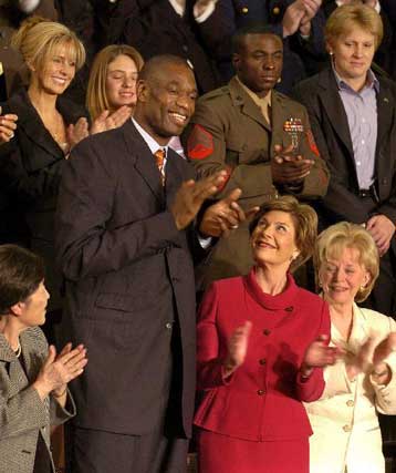 Οι Σανς συνέχισαν το σερί του με 14η νίκη