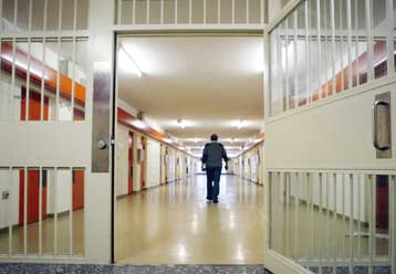 Διχάζει τη Γερμανία η πρόωρη αποφυλάκιση στελέχους της οργάνωσης Μπάαντερ-Μάινχοφ