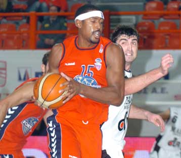 Ετοιμοπόλεμος ο Χάτσον, αμφίβολοι Καυκής και Χατζής