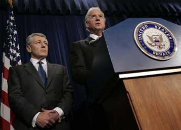 Στην ολομέλεια της Γερουσίας το ψήφισμα κόντρα στην πολιτική Μπους στο Ιράκ