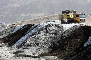 «Τοξική βόμβα» για την Αττική και τον Σαρωνικό η χωματερή των Ανω Λιοσίων