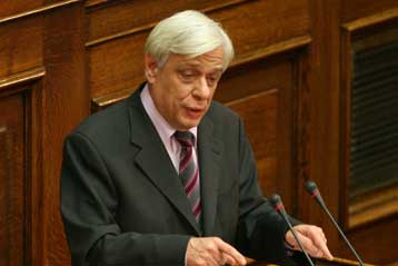 Πολιτική αντιπαράθεση στη Βουλή στη συζήτηση για το μεταναστευτικό νομοσχέδιο